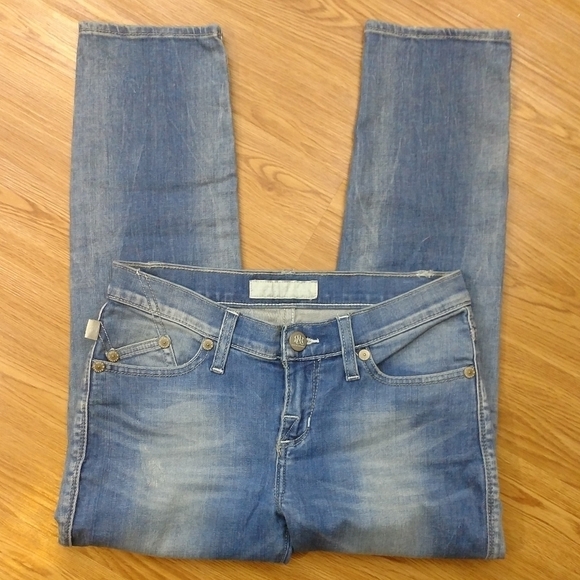 Rock& Republic Zipper Pocket Capri Jeans - Picture 5 of 8